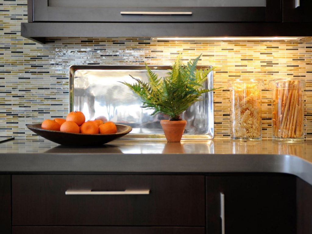 kitchen counter with fruit bowl and plant